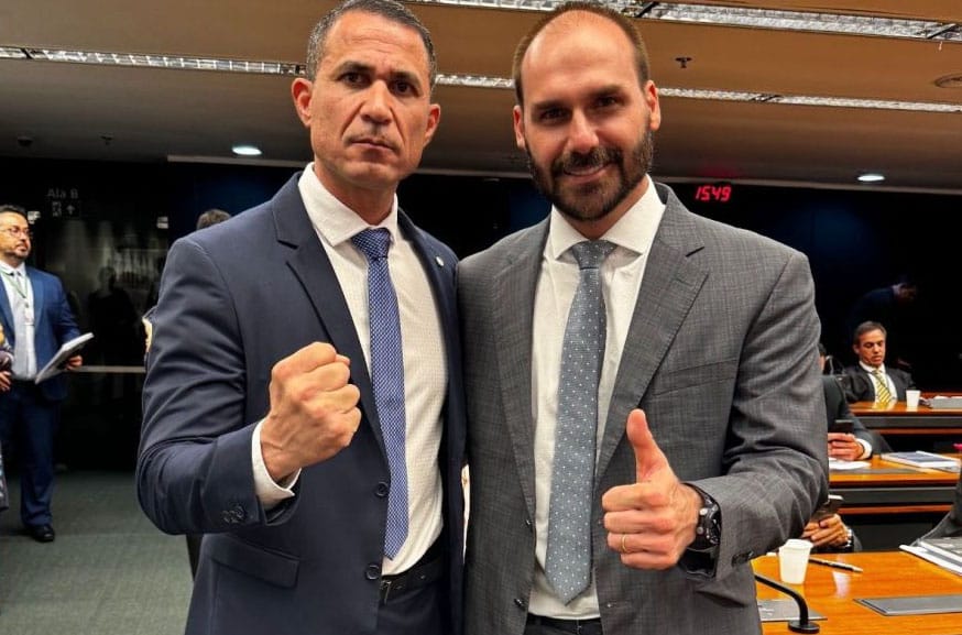 Eduardo Bolsonaro declara apoio e exalta coronel Assis no Congresso; veja vídeo