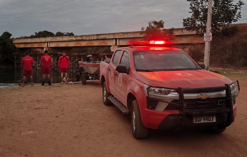 Bombeiros localizam corpo de jovem de 18 anos; vítima se afogou no Rio das Mortes