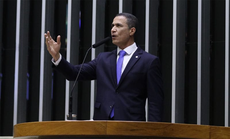 Coronel Assis cobra reação dura contra facções e alerta para risco de Brasil virar "narcoestado"