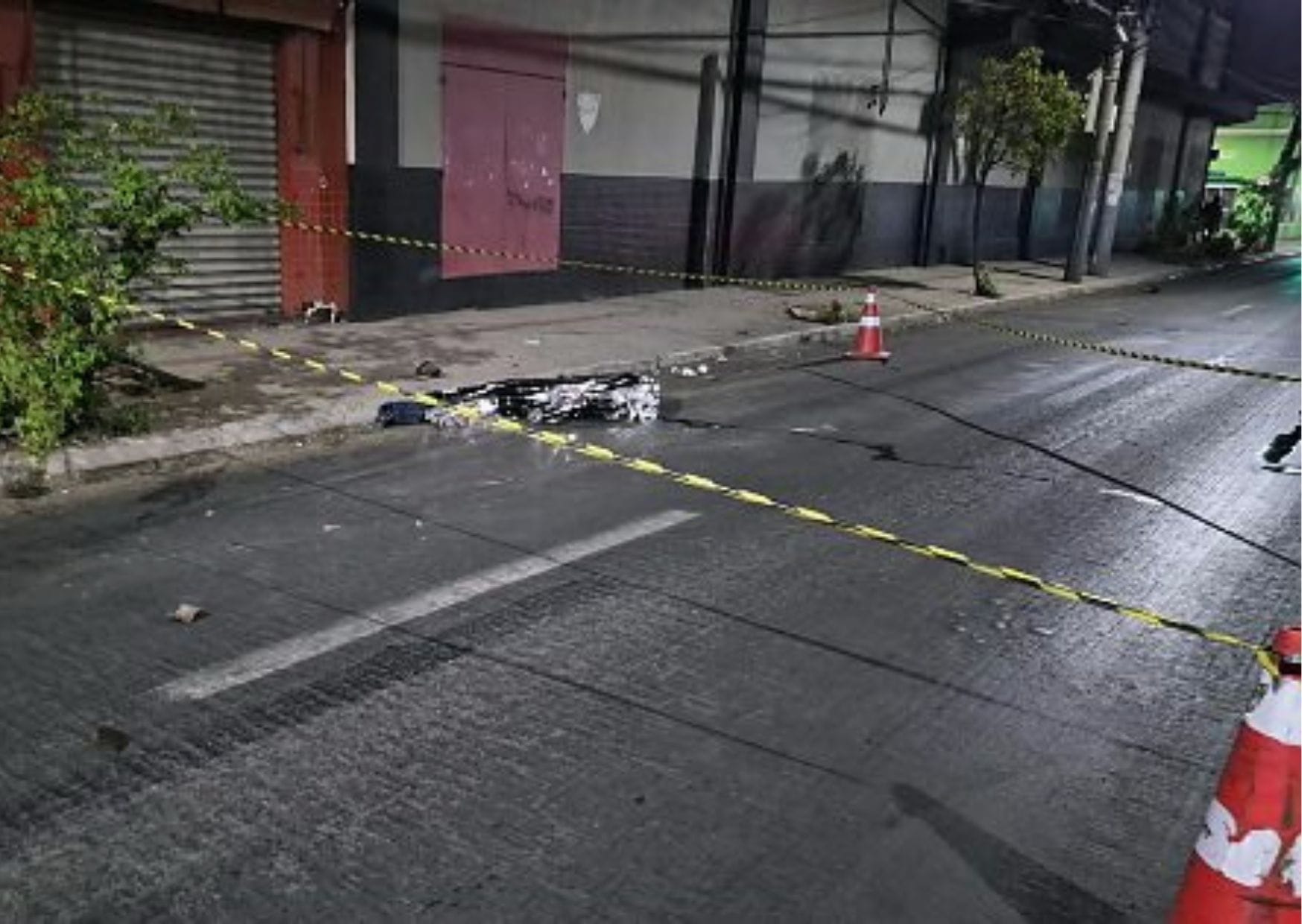“Expulso de boate”: motorista sem CNH bate em duas motos, mata jovem e foge a pé em Cuiabá