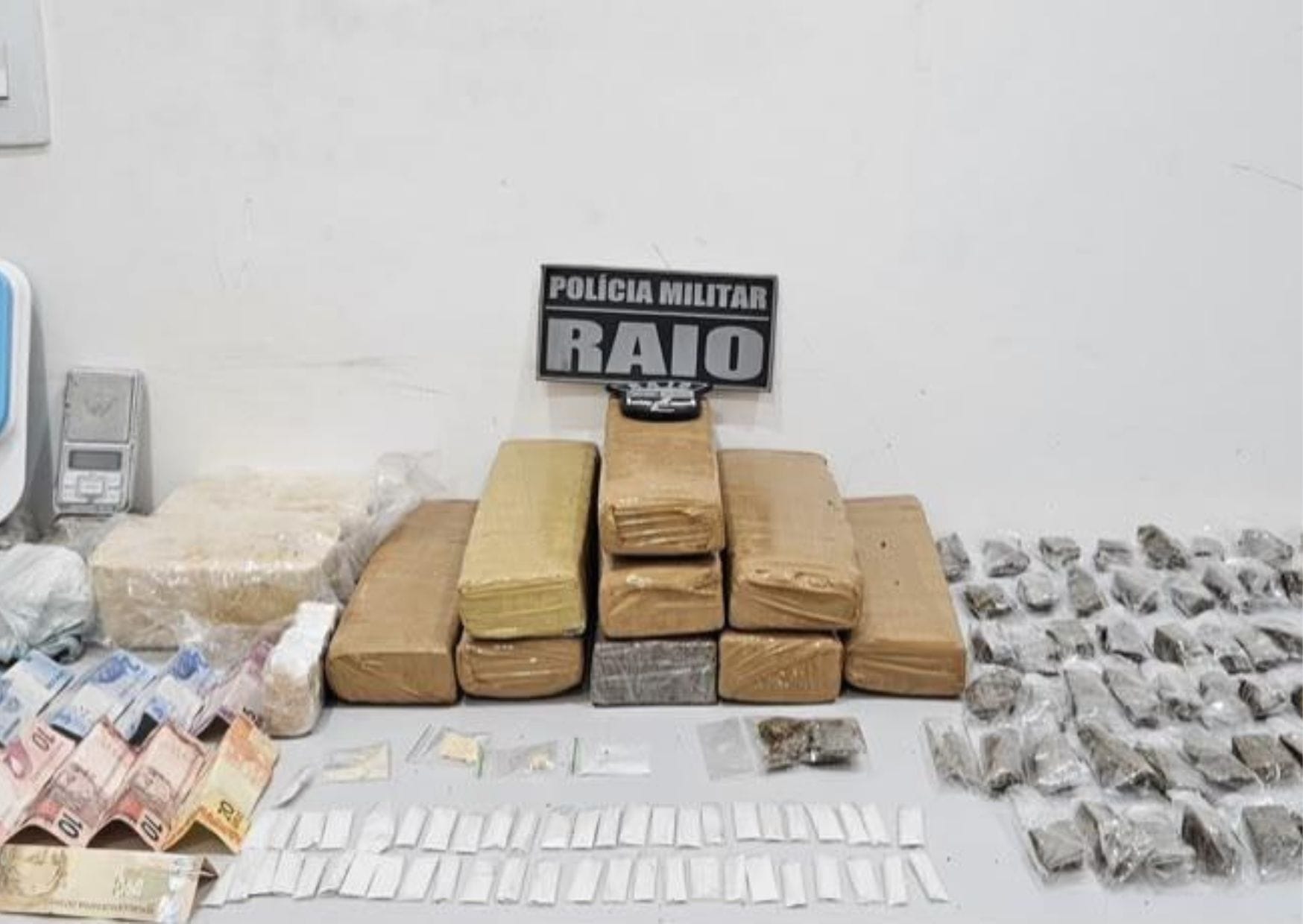 Força Tática descobre esconderijo e prende dupla com mais de 140 porções de drogas em MT