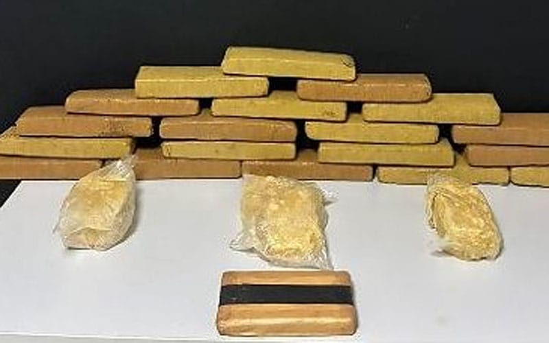 Motorista de caminhão é preso após 23 tabletes de drogas serem encontrados no estepe