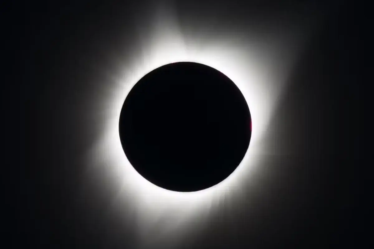 Eclipse raro promete transformar dia em noite nesta quarta; veja onde será possível assistir