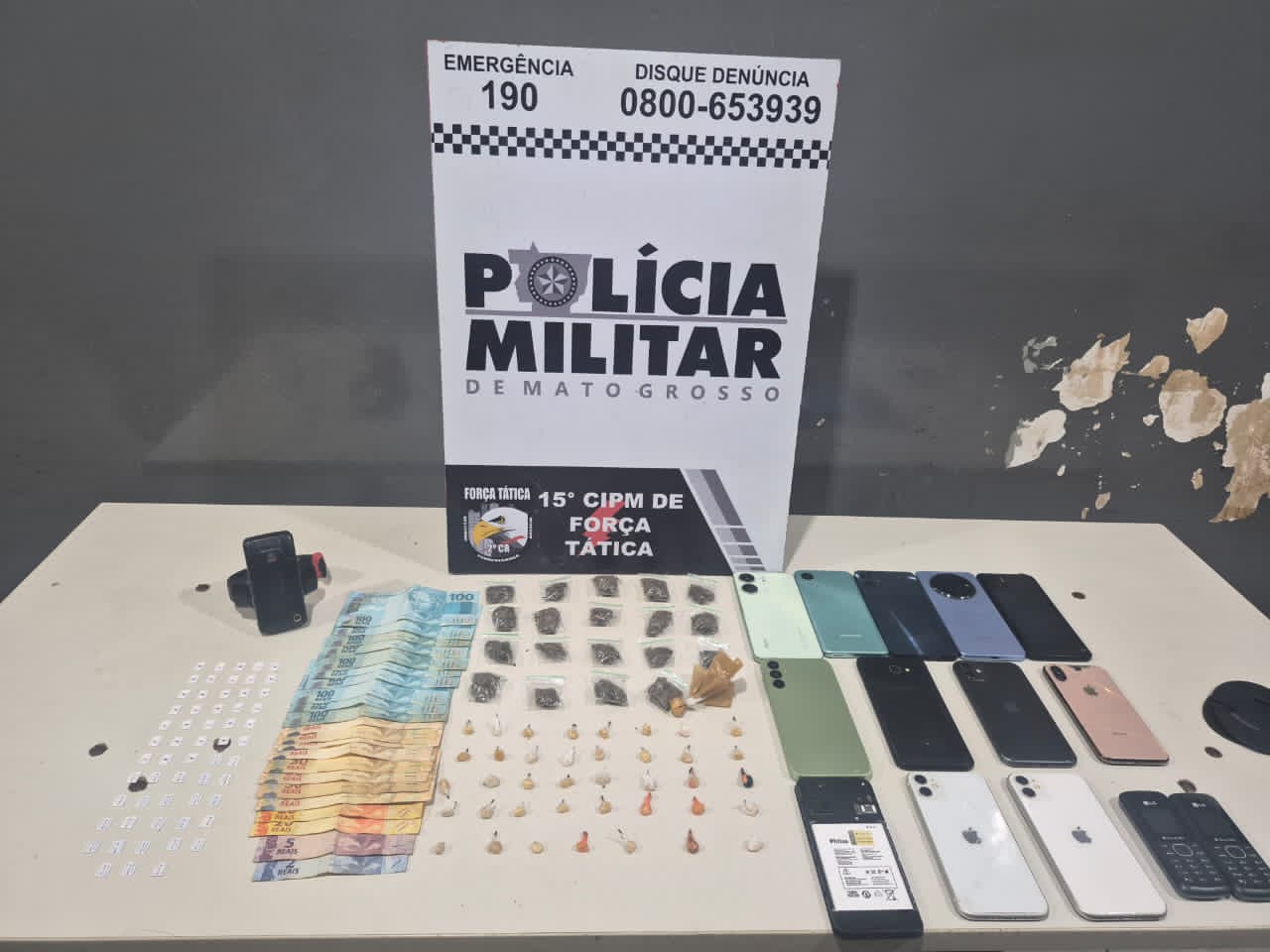 Força Tática fecha "escritório do crime" com drogas, celulares e dezenas de chips em Cuiabá