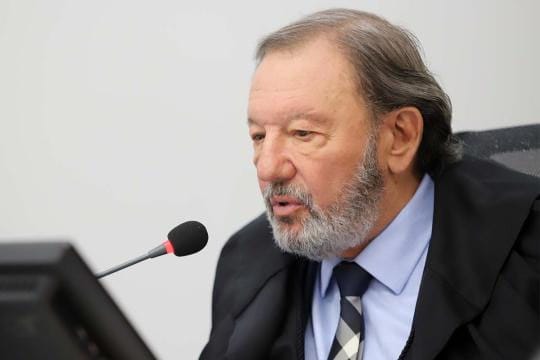 Conselheiro do TCE aponta remanejamento de R$ 2 milhões e suspende sorteio de carros