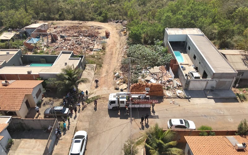 Prefeitura derruba construções irregulares e Abilio avisa: "Se invadir, teremos de agir"