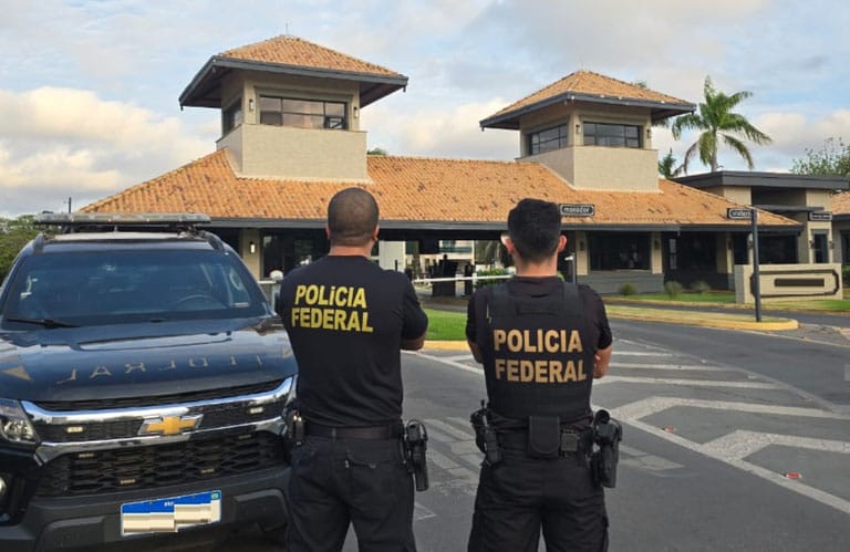 Irmão do ex-governador Silval Barbosa é alvo da Polícia Federal por fraude em registro de armas