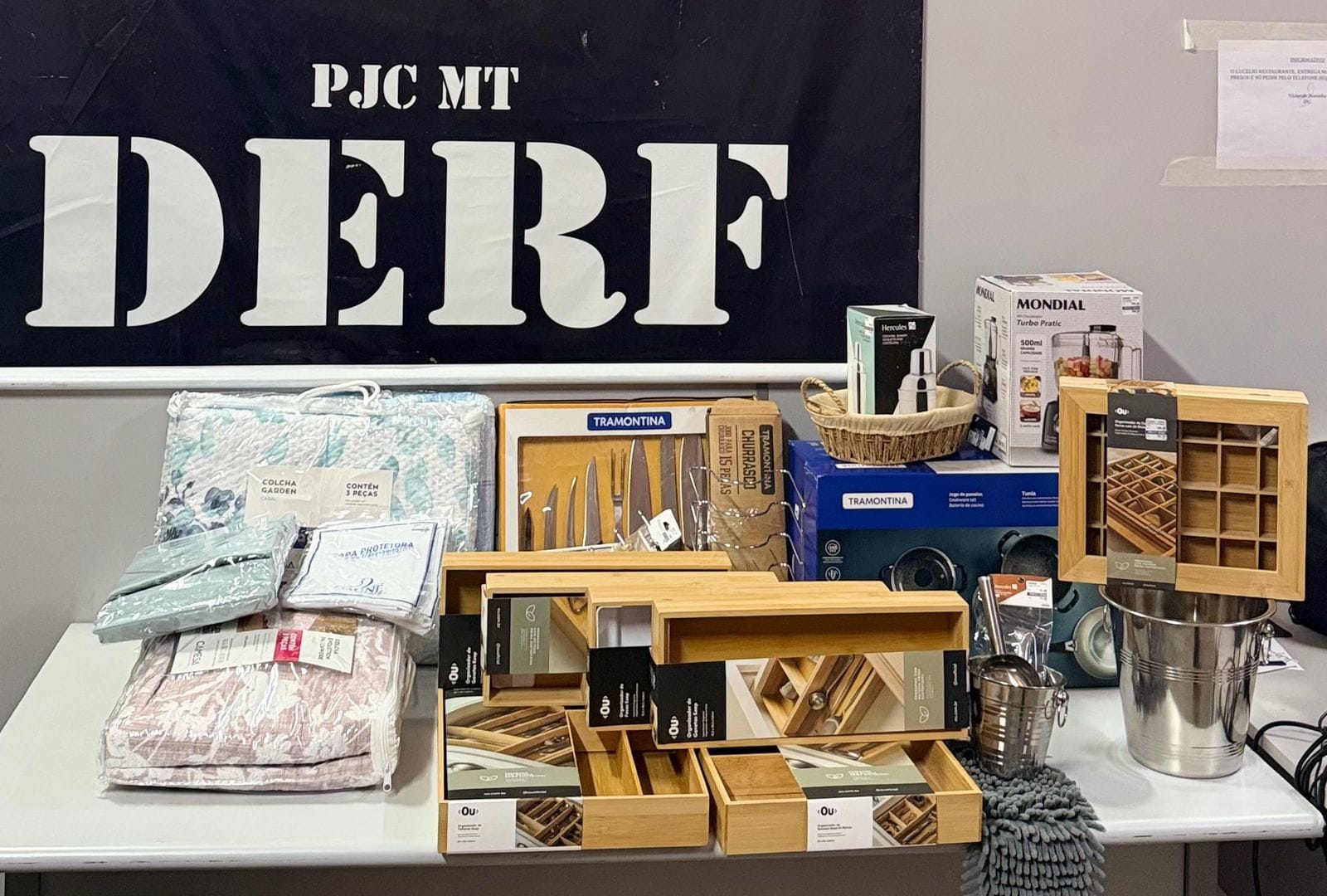 Gerente de loja em shopping é identificada após furtos e Polícia Civil recupera produtos em casa