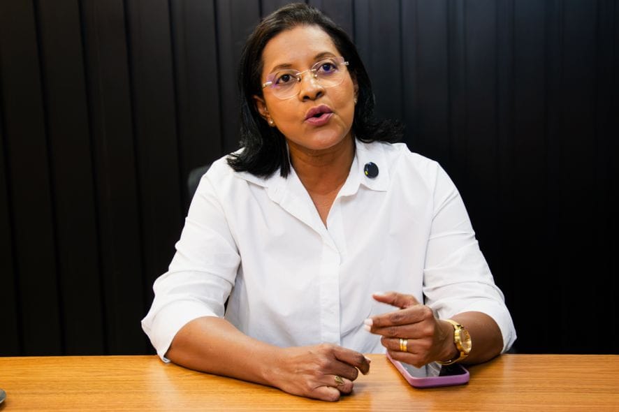 Gisela afirma que prefeitos apoiam Pivetta por terem “porta aberta” no governo