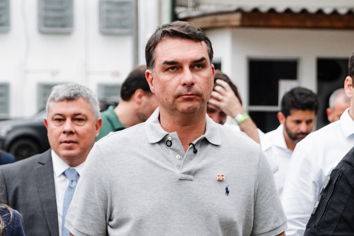 Filiação ao Missão trava candidatura de Flávio Bolsonaro; TSE descarta ataque hacker