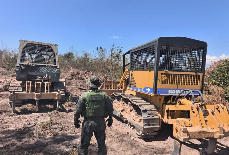 PMs da Ambiental apreendem máquinas usadas em garimpo ilegal em Peixoto de Azevedo