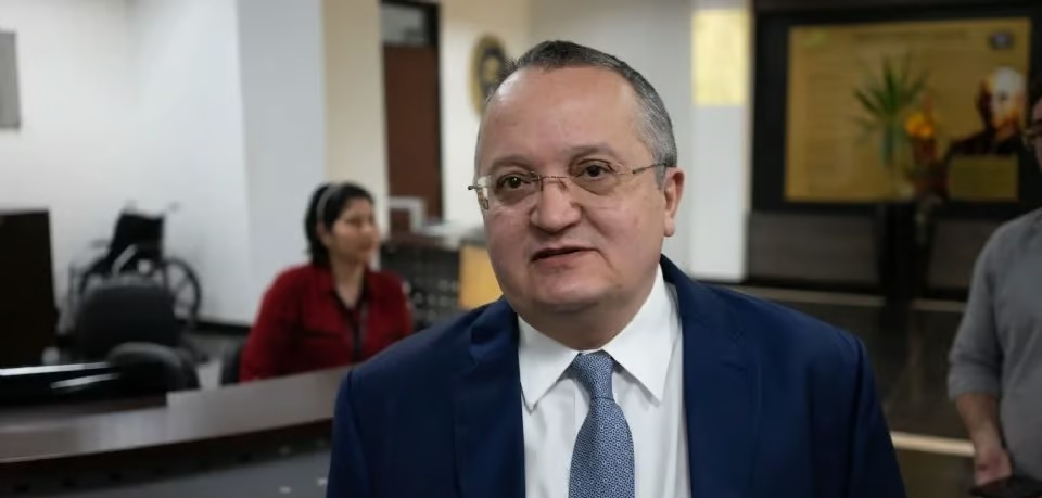 TRE manda Pedro Taques retirar anúncios pagos contra Mauro Mendes em 24 horas