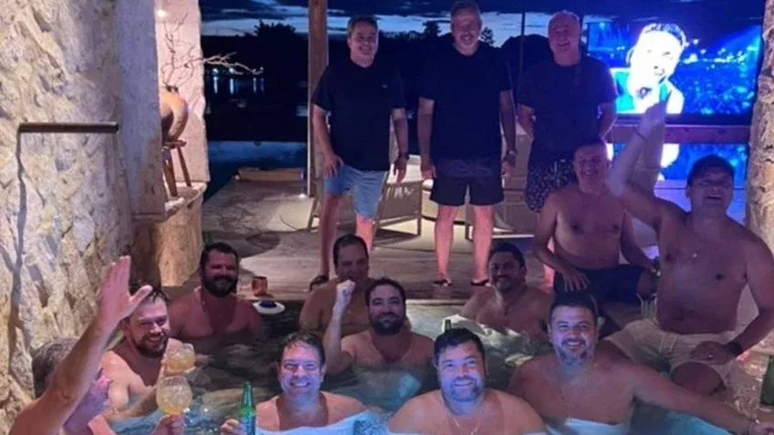 PF acha foto de políticos em rancho de advogado investigado por caso do INSS