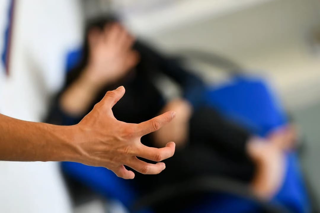 Mulher é enforcada e ameaçada de morte pelo companheiro durante briga em Nobres
