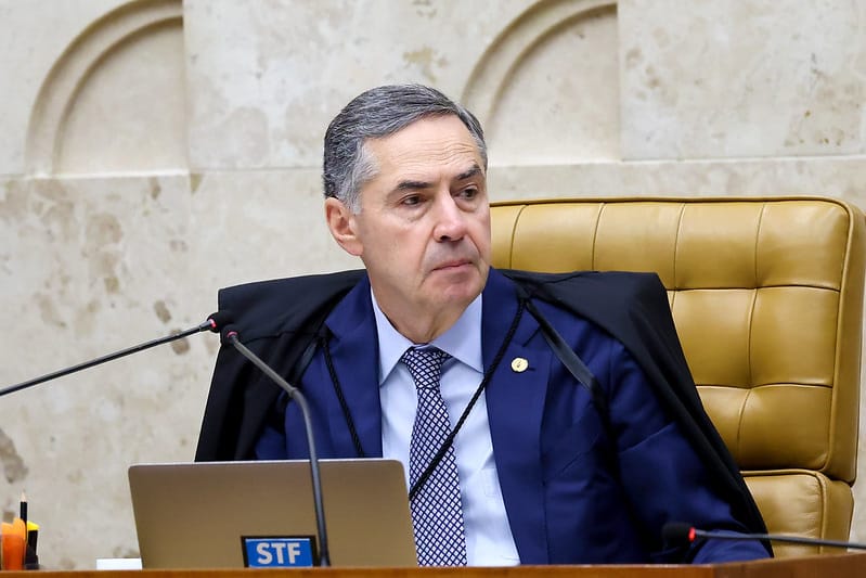 Barroso fica fora de manifesto de ex-ministros e busca saída interna para crise no Supremo
