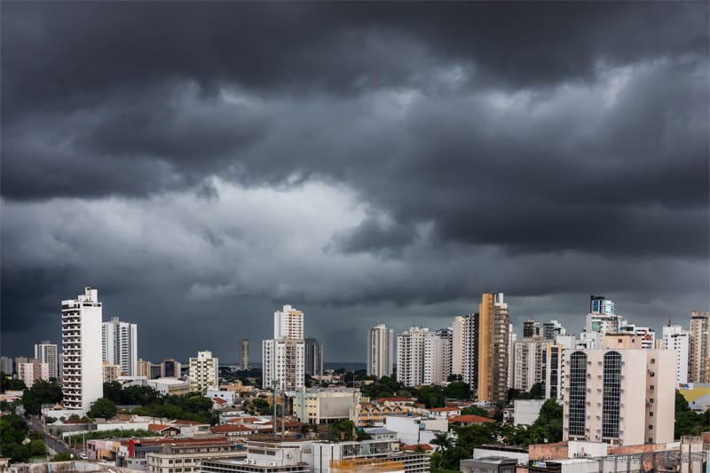Equipes são reforçadas para ajuda na limpeza de bocas de lobo após chuva e pontos de alagamento