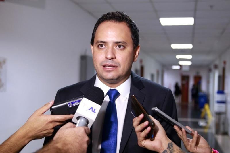 Justiça vê propaganda irregular do deputado Diego Guimarães e envia caso ao MPE