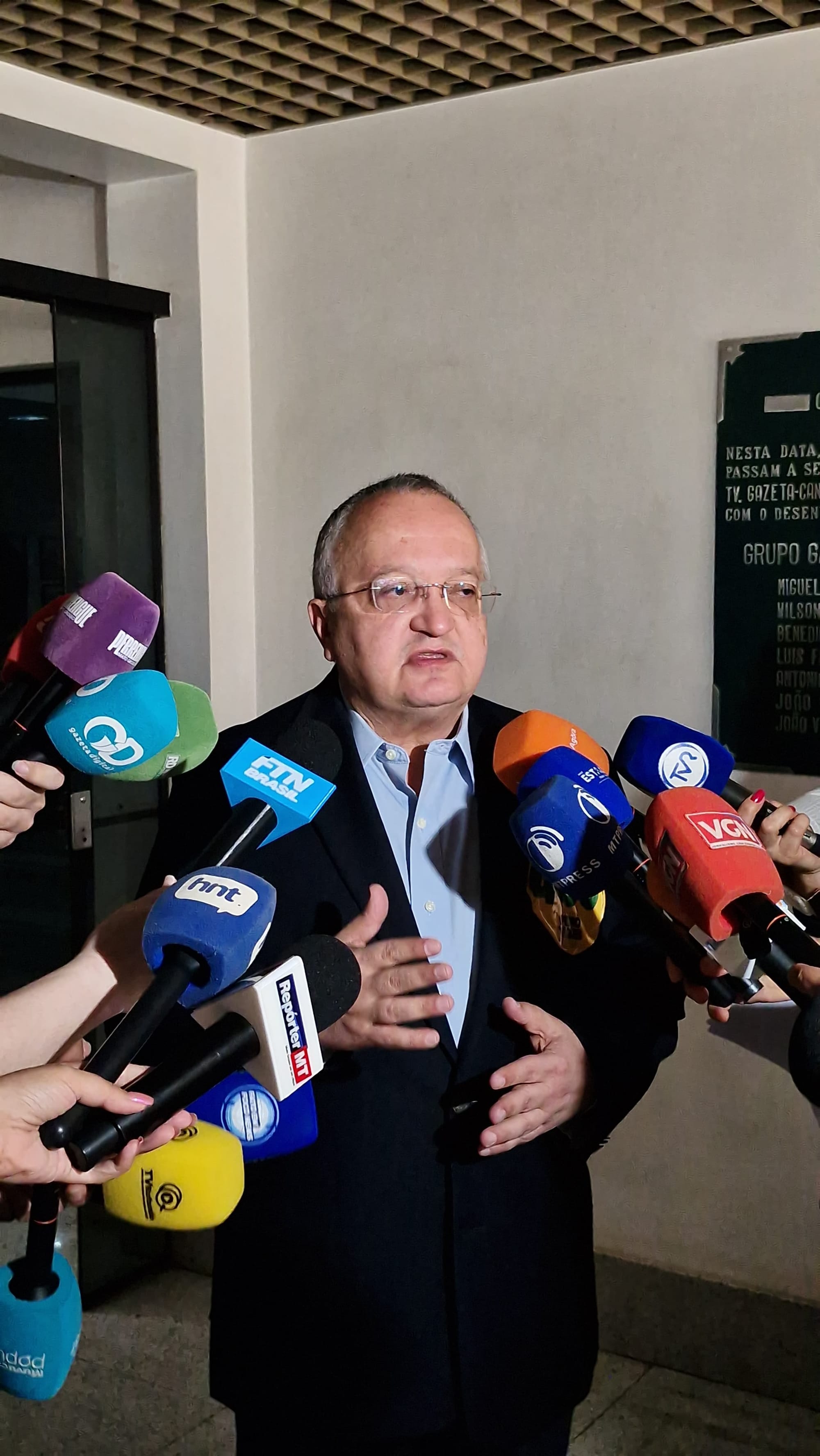 Taques chama adversários de “candidatos TikTok” e cobra coragem para enfrentar debates