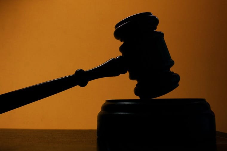 Homem é condenado a 53 anos por feminicídio e tráfico de drogas em Jaciara