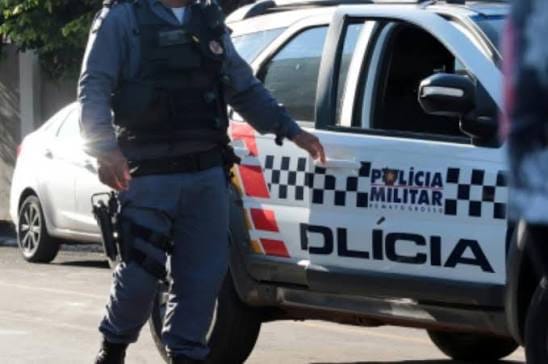 Homem é preso em flagrante por policiais militares após esfaquear namorada no pescoço em Sinop