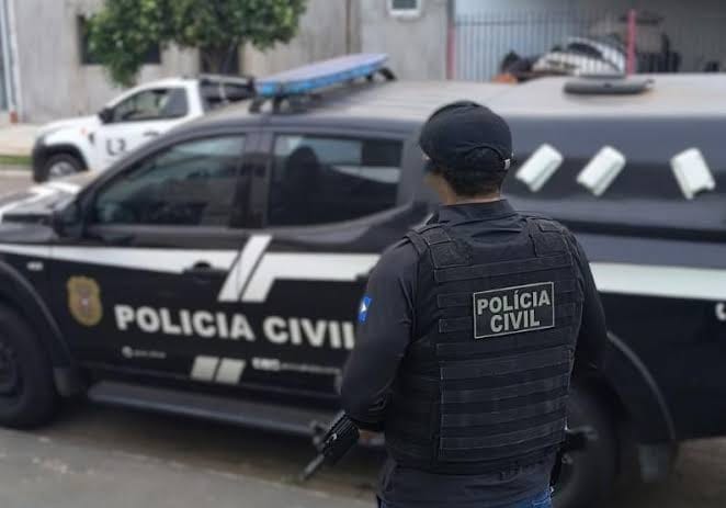 Homem é preso por porte ilegal logo após ameaçar ex; quatro armas foram apreendidas