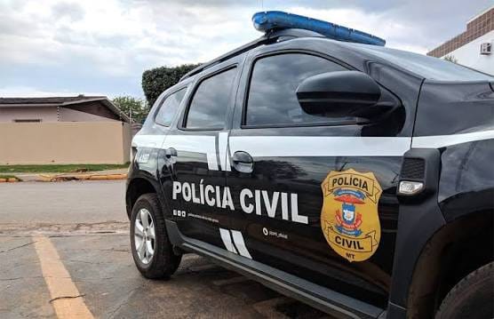 Homem é preso por tentar matar taxista ; vítima sobreviveu a facada e capotamento