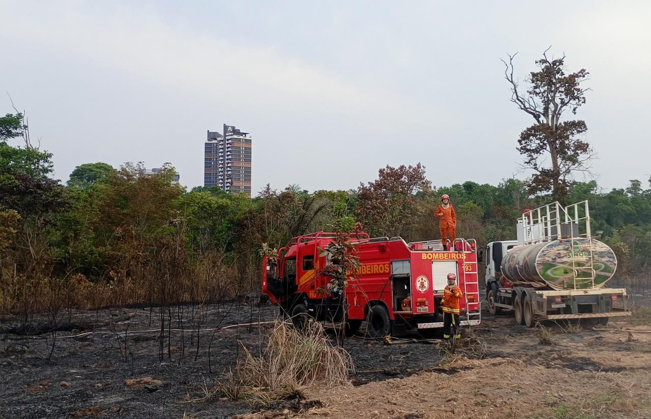 Incêndio atinge Trilha da Bica e consome 20 mil litros de água em Sinop