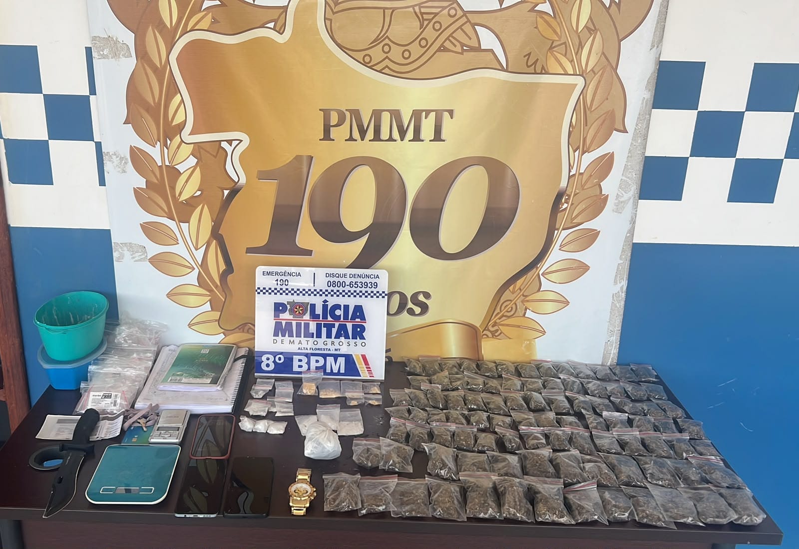 Força Tática fecha ponto de tráfico e apreende quase 300 porções de drogas em VG