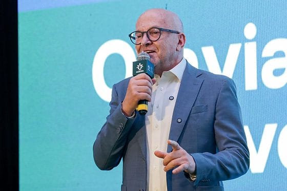 Pivetta manda servidor que ganha R$ 40 mil “empreender” se quiser aumentar salário