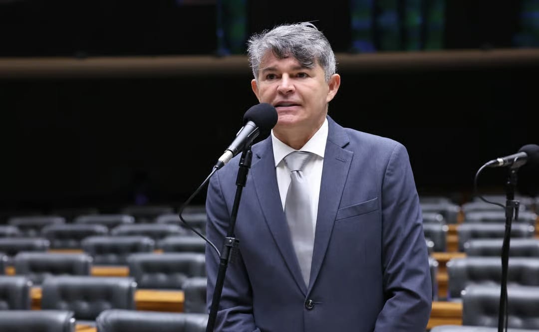 Medeiros direcionou mais de R$ 8 milhões em emendas para institutos; R$ 300 mil bancaram mudas em TO
