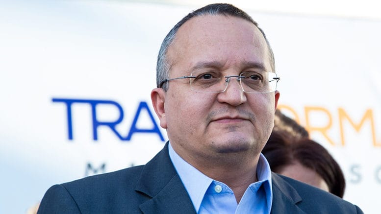 "Acharam o rabo da cutia", dispara Taques ao atacar Medeiros por encontro com Gilmar