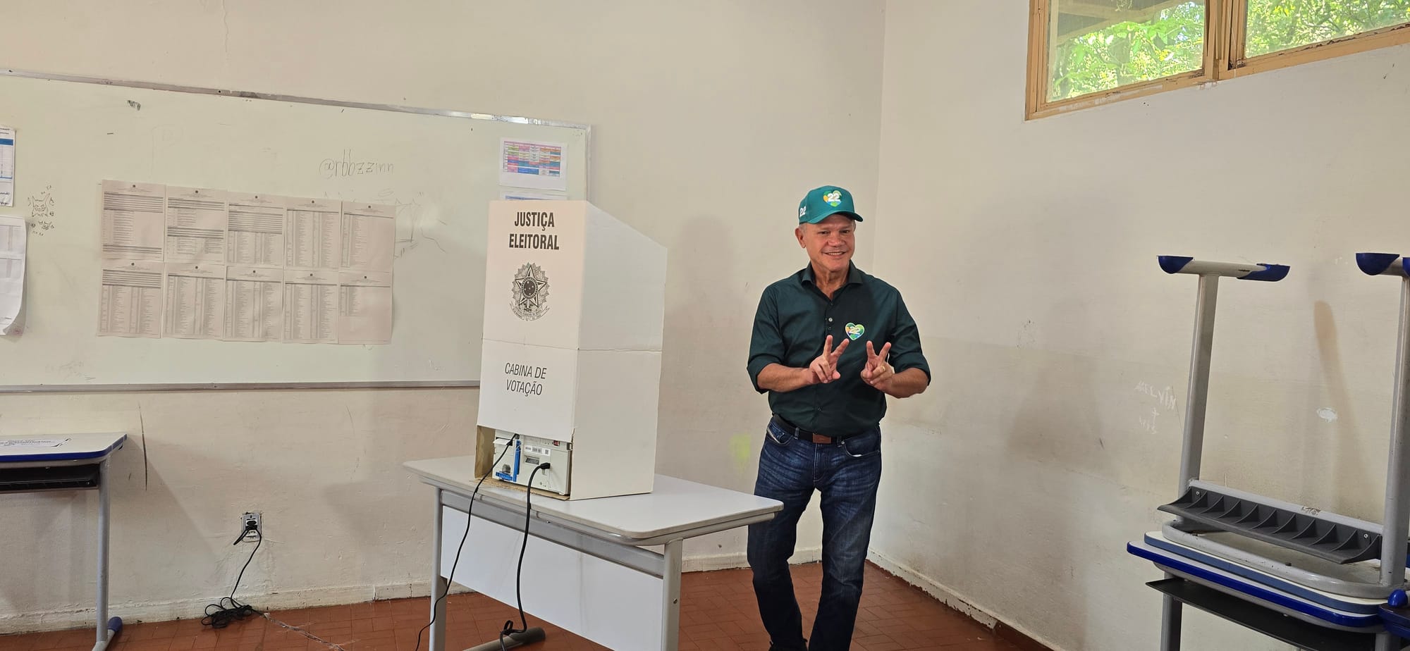 Wellington vota em Rondonópolis e afirma: “A pesquisa verdadeira é hoje, na urna”
