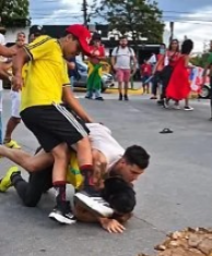 Vídeo mostra suplente do PL sendo agredido por grupo durante manifestação em Rondonópolis
