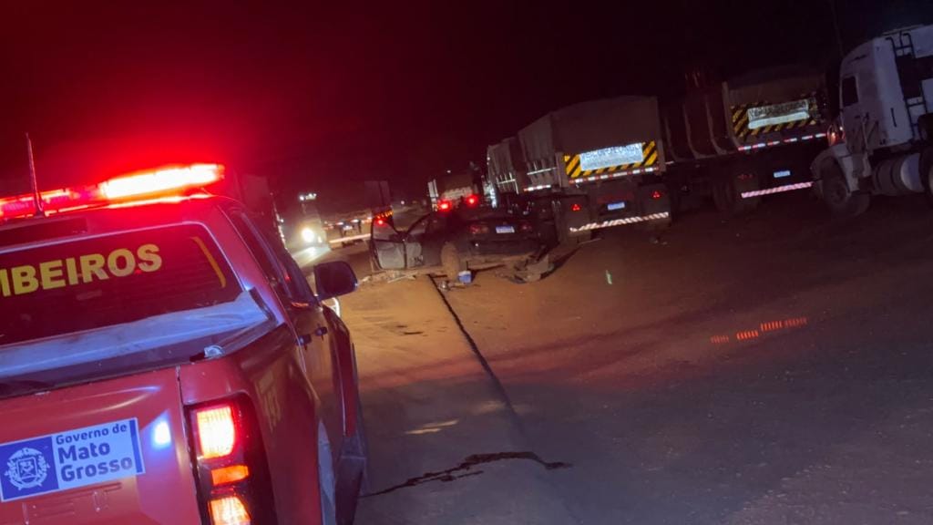 Família fica ferida após colisão entre carro e caminhão na BR-070, em Campo Verde