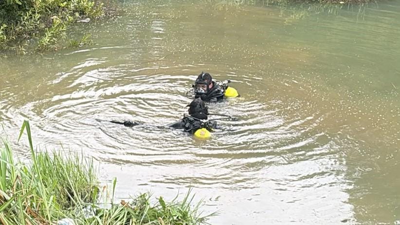 Carro cai em lago às margens da BR-163, em Lucas do Rio Verde e Corpo de Bombeiros é acionado