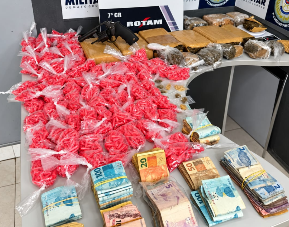 PMs da Rotam conduz dupla e apreende drogas, arma de fogo e R$ 28,8 mil em dinheiro em Cuiabá