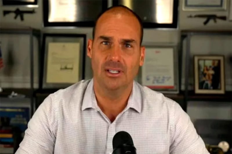 Ministro Alexandre de Moraes manda emitir mandado de prisão para Eduardo Bolsonaro