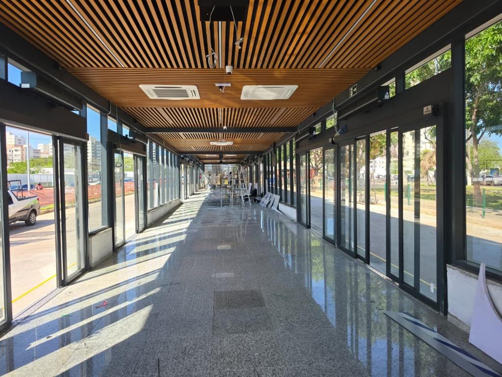 Obras da estação do Sistema BRT em frente ao Shopping Pantanal entram em fase final