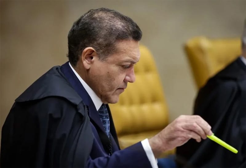 Kassio Nunes diz que revisão criminal de Jair Bolsonaro será após eleição em plenário no STF