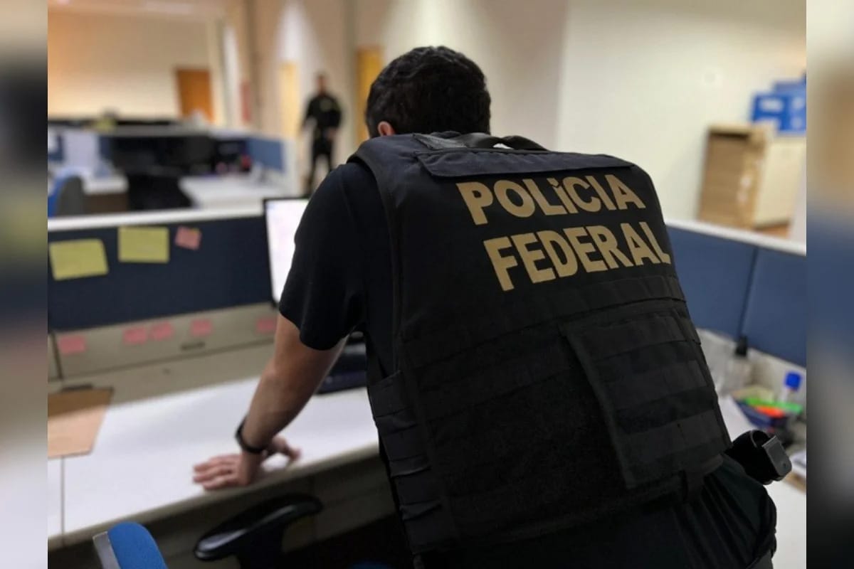 Polícia Federal aciona autoridades da Argentina para checar possível viagem de Flávio Bolsonaro