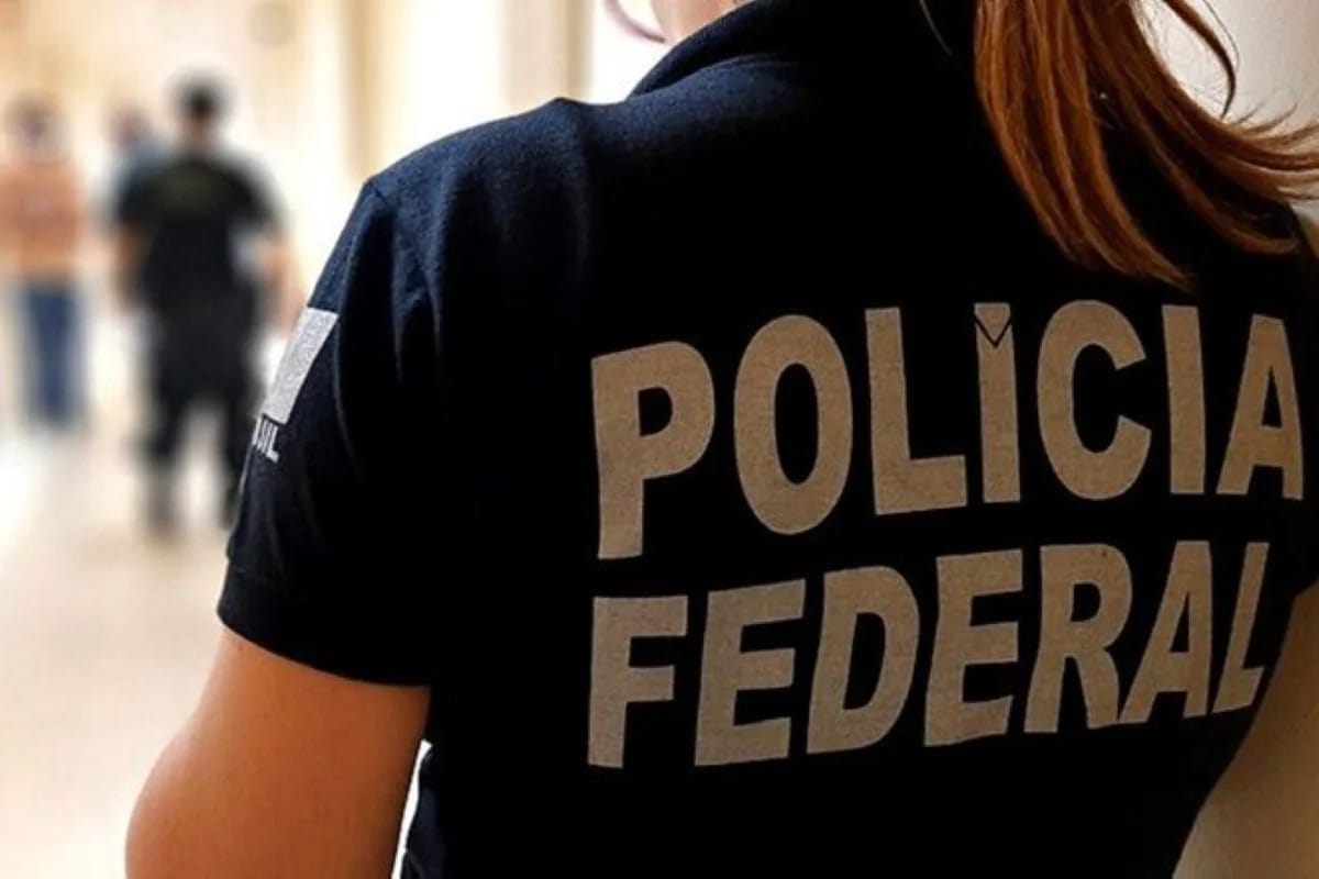 PF apreende dinheiro vivo e santinhos com mulher suspeita de comprar votos em Corumbá
