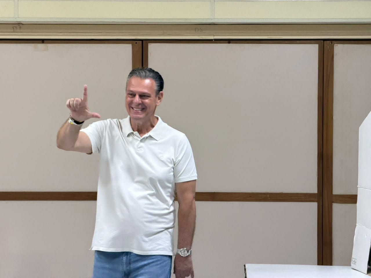 Fávaro vota em Cuiabá e aposta em indecisos para conquistar reeleição