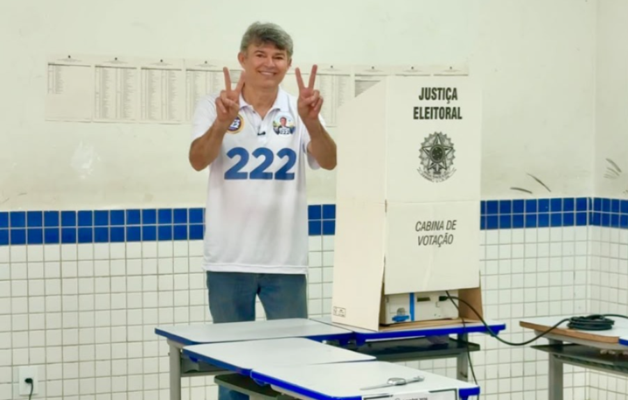 Após votar, Medeiros defende maioria no Congresso e eleição de Flávio Bolsonaro