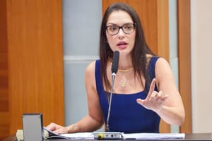 Janaina Riva repudia vereador: "Fala criminosa; merece ficar inelegível"