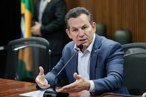 Governador anuncia pagamento do auxílio-fardamento aos policiais e bombeiros