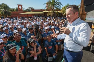 Governador Mauro Mendes anuncia novo extra por resultado a professores e coordenadores