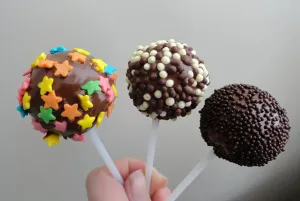 Aprenda a fazer Cake Pops de chocolate
