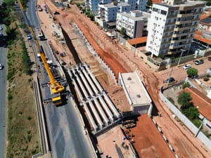 Sinfra conclui lançamento de vigas e trânsito está liberado na Miguel Sutil