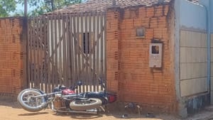 Assalto termina com comerciante baleado e suspeito ferido em confronto com a PM