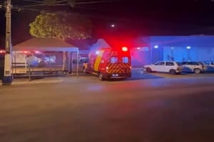 Caminhão de equipe sertaneja perde o controle e deixa seis pessoas feridas em show